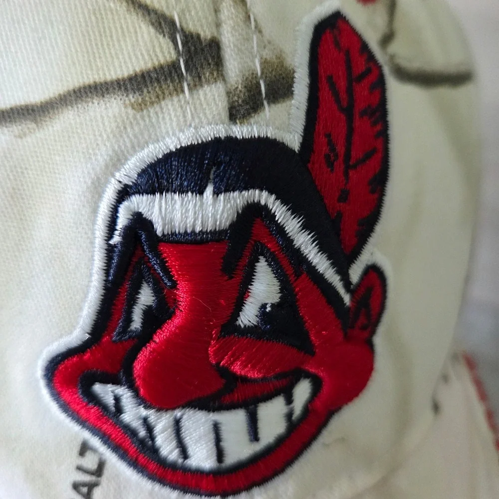 Fan Favorite Cleveland Indians Chief Wahoo Hat White Realtree Camo Cotton OS MLB